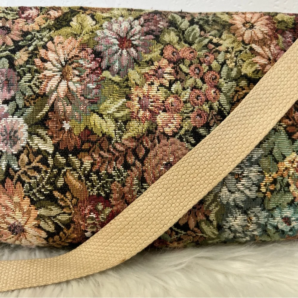 Vintage Cottagecore Grannycore Floral Tapestry Shoulder Bag Pocketbook